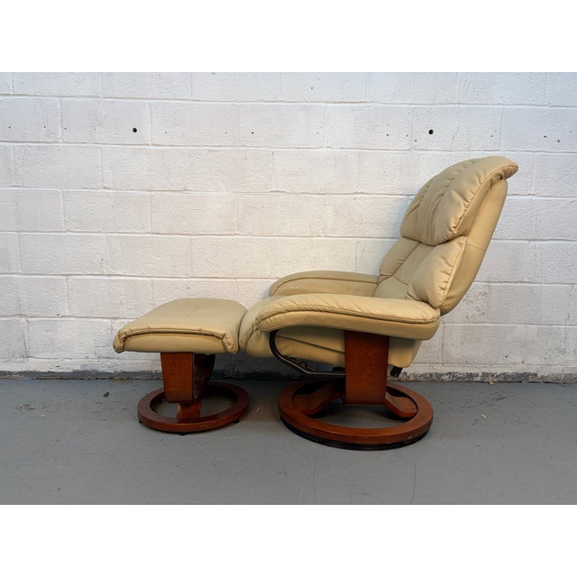 Mid 20th Century Leather Reclining Lounge Chair & Ottoman For Sale - Image 4 of 12