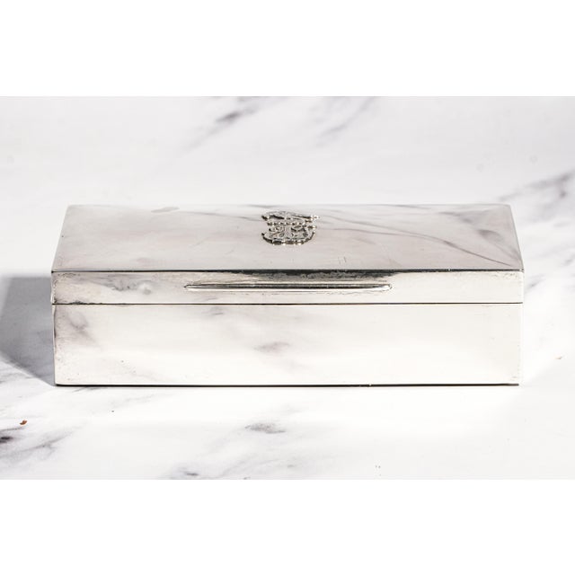 Lovely English Antique Victorian Sterling Silver Cigarette Trinket Jewelry Desk Box Coat of Arms For Sale In New York - Image 6 of 15