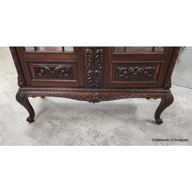1940s Antique Carved Mahogany French Victorian Style Curio Display Cabinet C1940s For Sale - Image 5 of 15