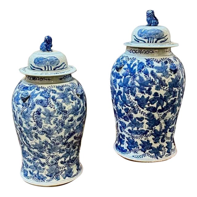 Pair of Vintage Chinese Porcelain Vases For Sale