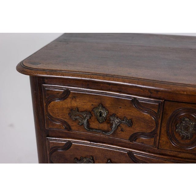 Louis XIV Parisian Chest of 5 Drawers in Walnut For Sale - Image 6 of 9