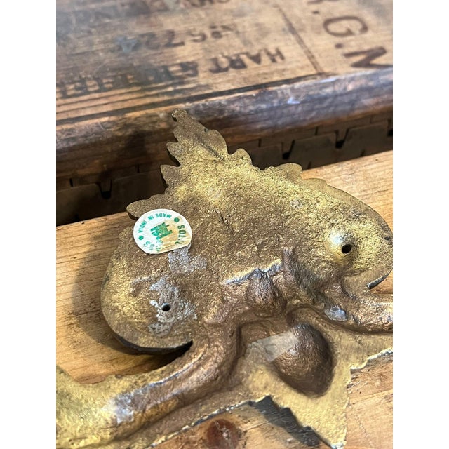 Metal Antique Brass Pediment Center Mount Garlands Cabinet Frame Mount For Sale - Image 7 of 8