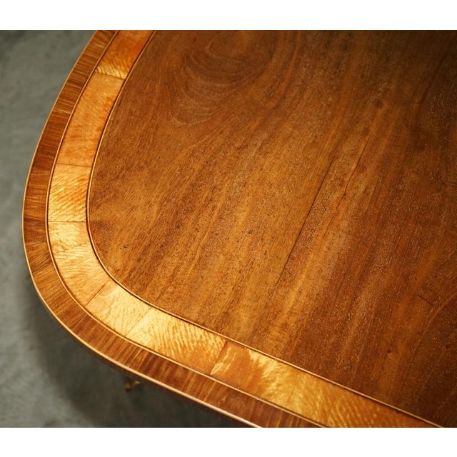 Regency Crossbanded Extendable Pedestal Dining Table in Satinwood, 1820s For Sale - Image 11 of 18