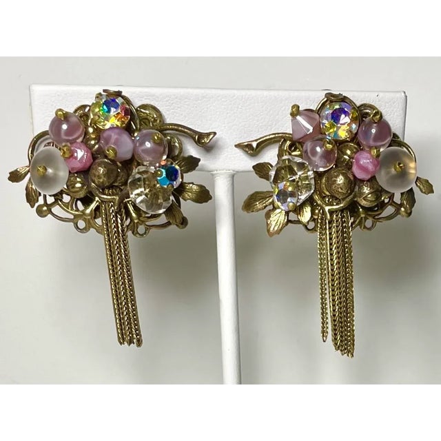 This is part of Chairish’s Costume Jewelry assortment. Unmistakenly Miriam Haskell. Gorgeous example of her lush mixed...