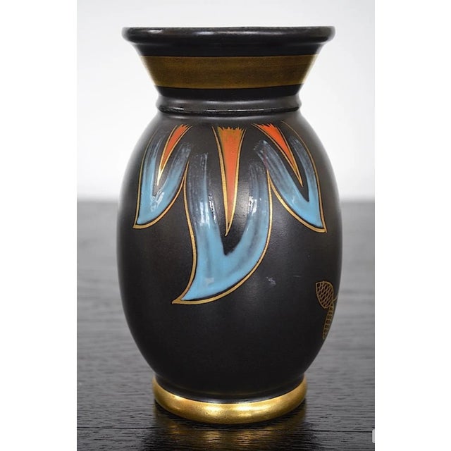 Art Deco ceramic vase with brushed decoration - the vase is made of light-colored ceramic with a black glaze and a colored...