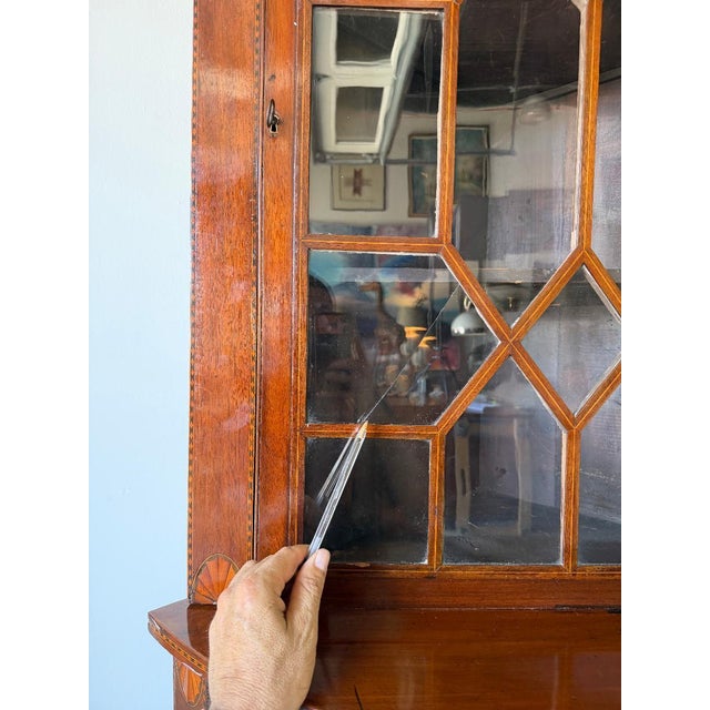 19th Century English Georgian-Style Mahogany Corner Cabinet For Sale - Image 11 of 17