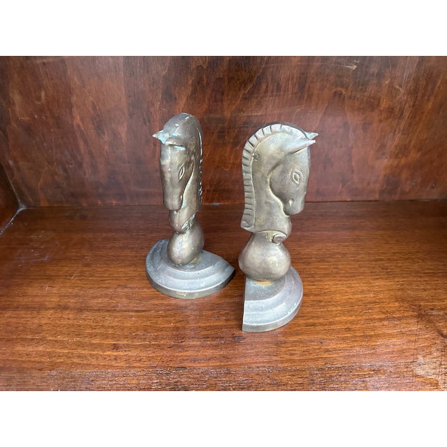 Pair of Mid Century Brass Vintage Deco Style Horse Head Knight Chess Bookends For Sale - Image 4 of 8