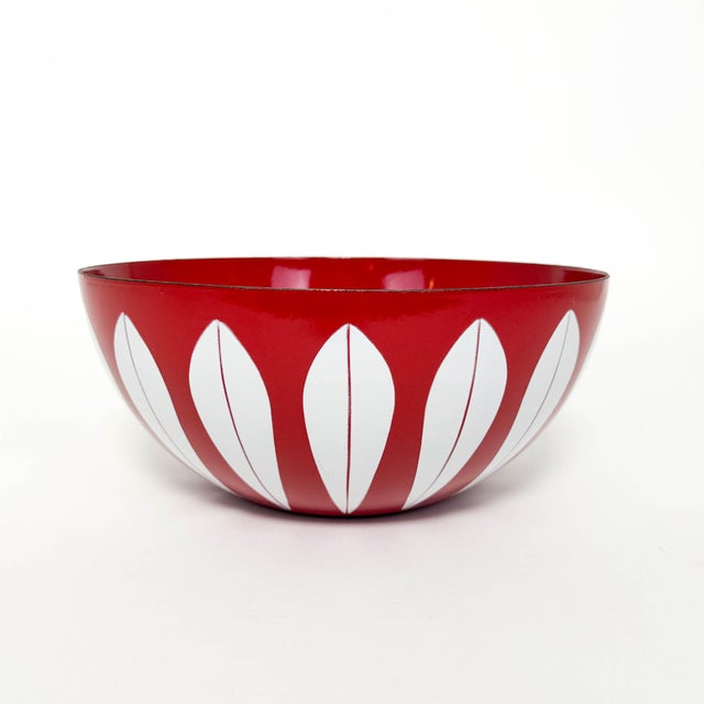 Mid-Century Modern 1960's Cathrineholm Red and White Lotus Enamel Bowl 11-Inch For Sale - Image 3 of 11