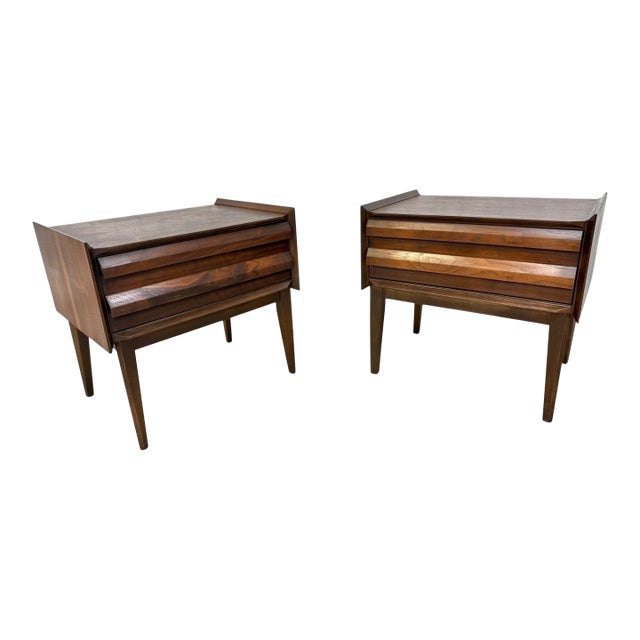 Mid-Century Modern Lane 1st Edition Walnut Nightstands - Set of 2 For Sale