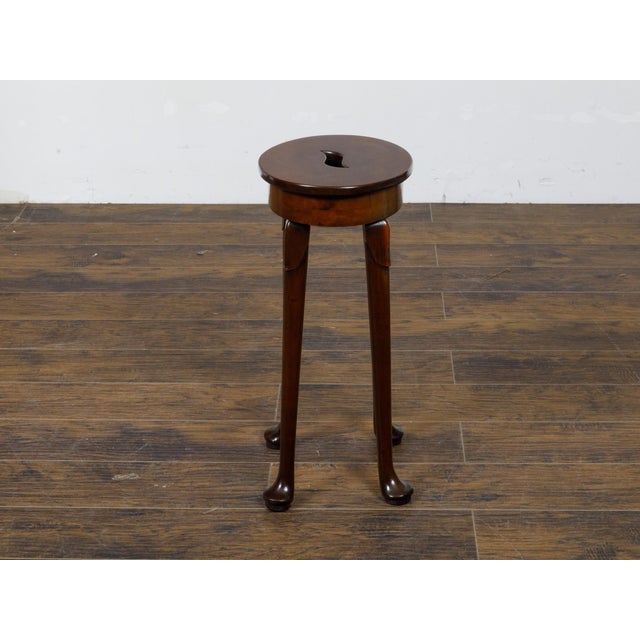 19th-Century English Walnut Stool with Hand-Cut Central Handle and Pad Feet For Sale - Image 4 of 10