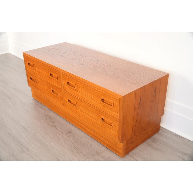Mid-Century Modern Danish Teak 4-Drawer Cabinet by Hundevad For Sale - Image 3 of 8