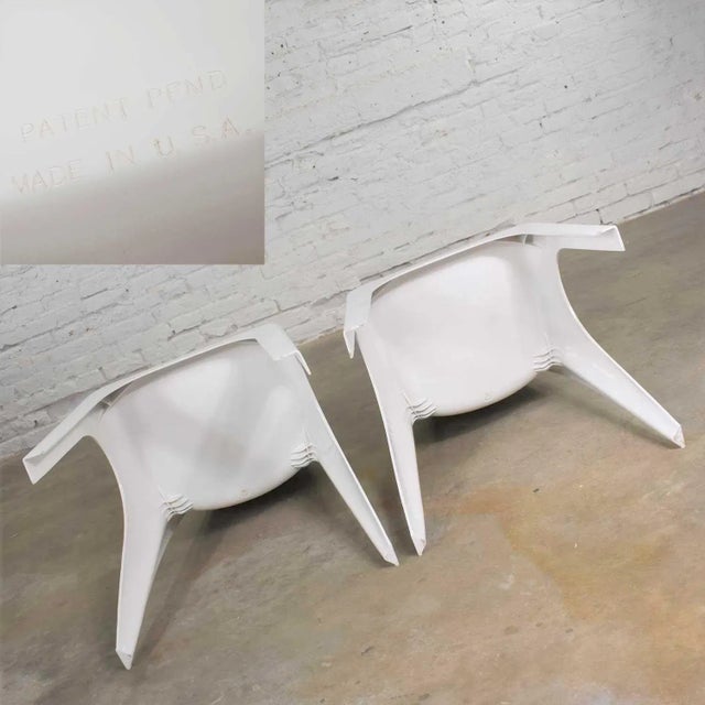 Vintage Modern White Molded Plastic Chairs Style of Kartell 4850 by Castiglioni Et Al - a Pair For Sale - Image 11 of 13