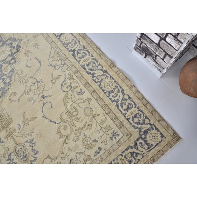 Tan 1950s Oversize Oushak Anatolian Floral Carpet For Sale - Image 8 of 10