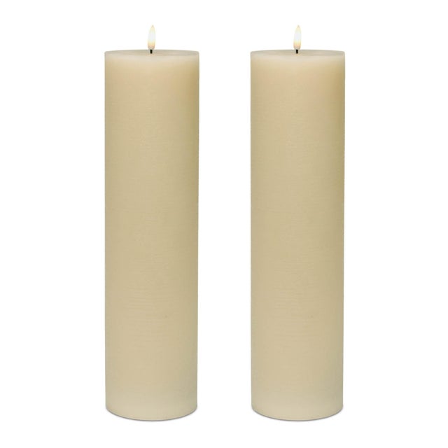 Kenneth Ludwig Chicago FIA Wick Beige Pillar Candle (Set of 2) For Sale - Image 4 of 4