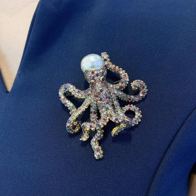 Bochic "Orient" Vintage Fancy Sapphire & South Seal Baroque Pearl Brooch For Sale - Image 12 of 18