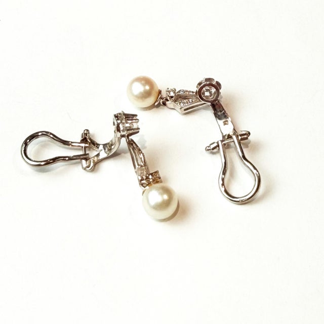1940s Platinum Diamond and Pear Lever Back Drop Earrings 1 Inch Long, A Pair For Sale - Image 14 of 14