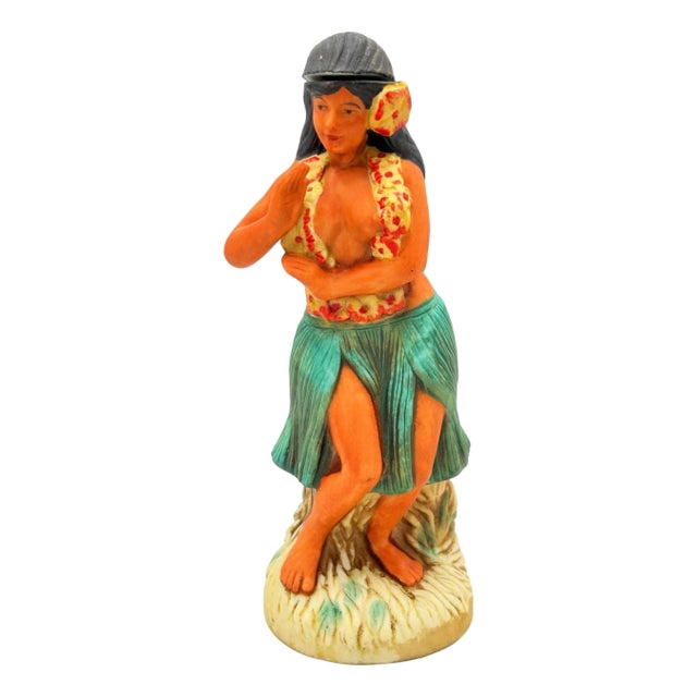 1976 Ceramic Hawaiian Hula Dancer in Lei and Grass Skirt For Sale