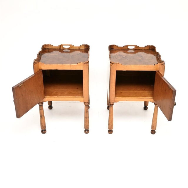Vintage Georgian Style Yew Wood Oyster Veneer Nightstands, 1930, Set of 2 For Sale - Image 3 of 11