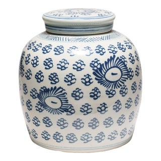 Chinese Blue and White Keepsake Jar For Sale