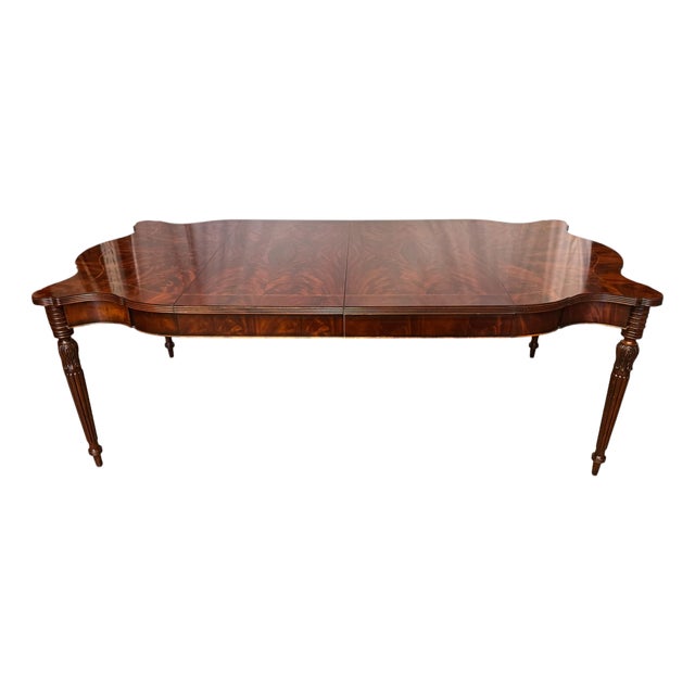 Vintage Henredon Regency Style Flame Mahogany Scalloped Extension Dining Table For Sale