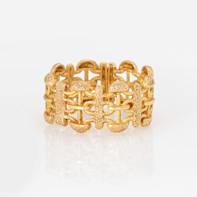 1970s Ornate Vintage Link Ring Sz 6.5 18k Yellow Gold Wide Cigar Band Textured Jewelry For Sale - Image 4 of 5