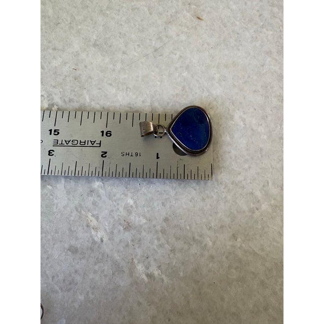 Mid-Century Modern Handcrafted 925 Sterling Silver Teardrop Pendant Featuring a Deep Blue Lapis Lazuli For Sale - Image 3 of 3