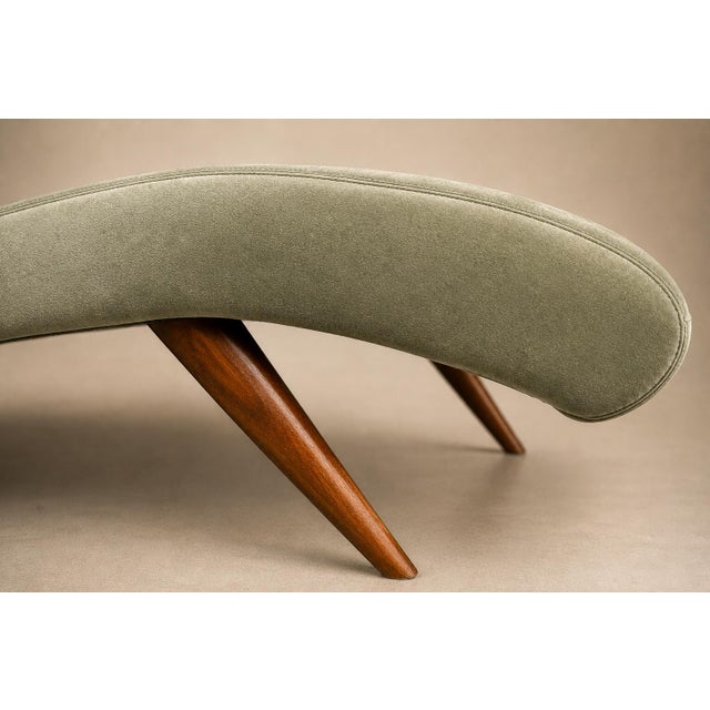 Brazilian Modern Chaise Lounge in Caviúna and Light Aloe Sage Mohair, 1950s For Sale - Image 4 of 18