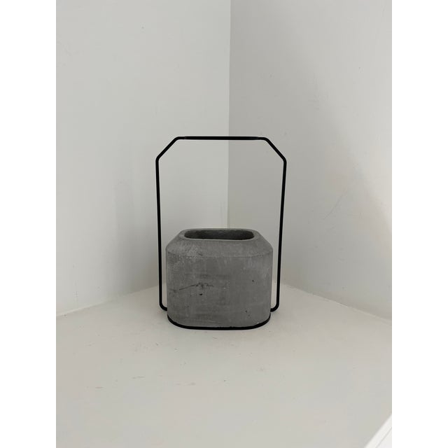 Early 21st Century Vase Weight Per Decha Archjananun, 2010 For Sale - Image 5 of 5