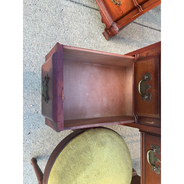 Mid Century Mahogany Chippendale/Georgian Style Vanity With Swinging Mirror and Round Upholstered Stool With Original Tags, 2 Pieces For Sale - Image 11 of 14