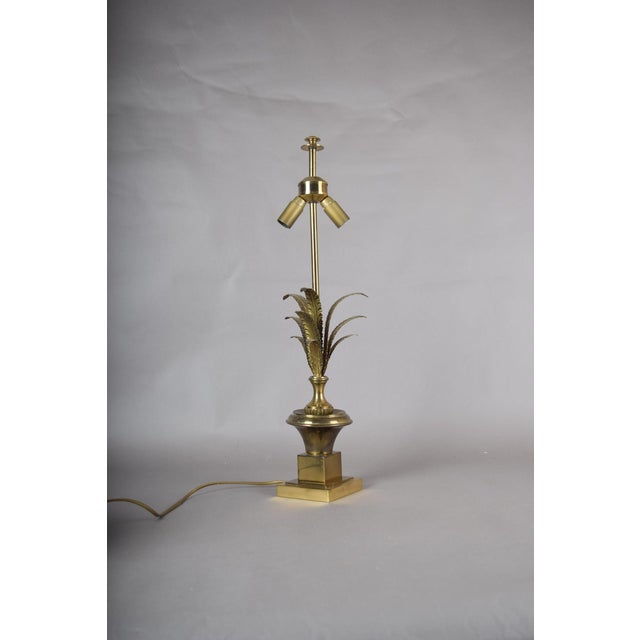 1960s Hollywood Regency Brass Palm Leaf Table Lamp with Dual Socket and Square Plinth Base, Europe, 1960s For Sale - Image 5 of 7