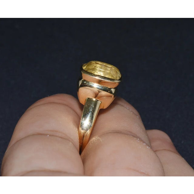 GIA Certified Natural 11.45cts Ceylon Yellow Sapphire 18K Solid Gold Bezel Dome Ring, size 7 For Sale - Image 4 of 10