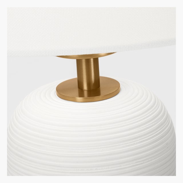 Contemporary Hable by Visual Comfort Studio Hable Fanny Table Lamp in Matte White Ceramic For Sale - Image 3 of 6
