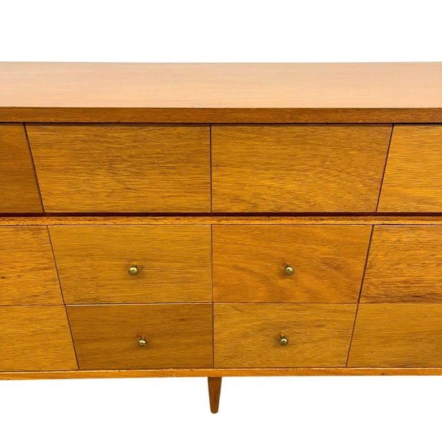 Brass Vintage Mid Century Modern Credenza Dresser With 12 Drawers, Tapered Legs and Brass-Toned Hardware For Sale - Image 8 of 9