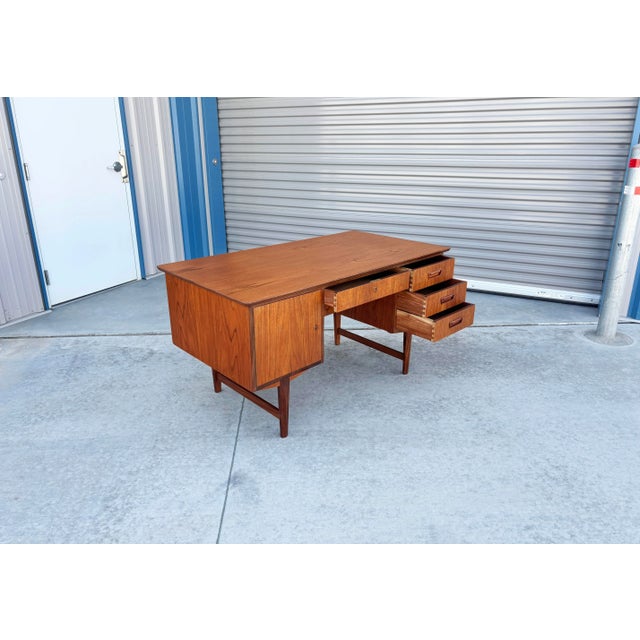 1960s Danish Modern Teak Partners Desk With Drop-Down Bar & Bookcase Back For Sale In Los Angeles - Image 6 of 12
