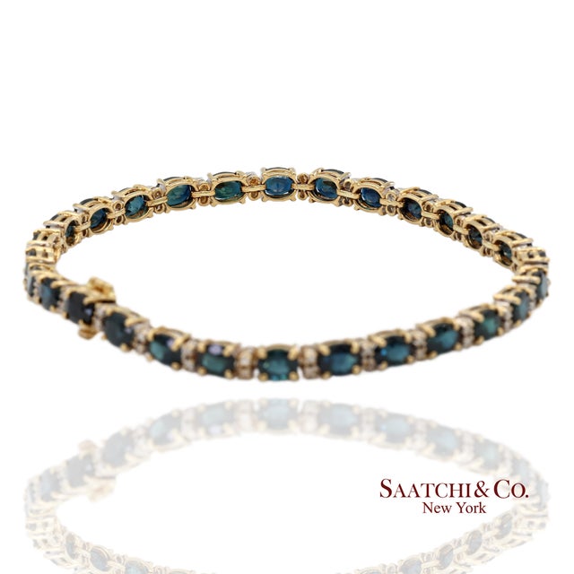 18k 750 Yellow Gold Natural Diamond and Blue Sapphire Tennis Bracelet For Sale - Image 4 of 13