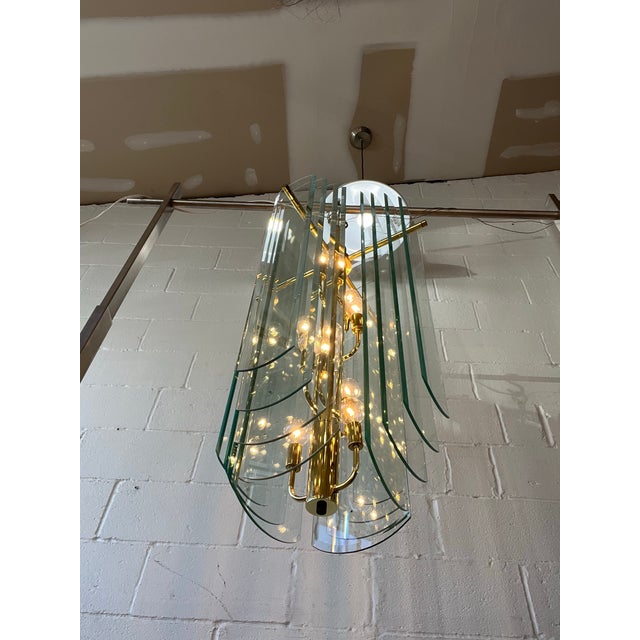 1970s Modernist Graduated Beveled Glass Chandelier With Brass Accents, 16 Panels For Sale - Image 9 of 10