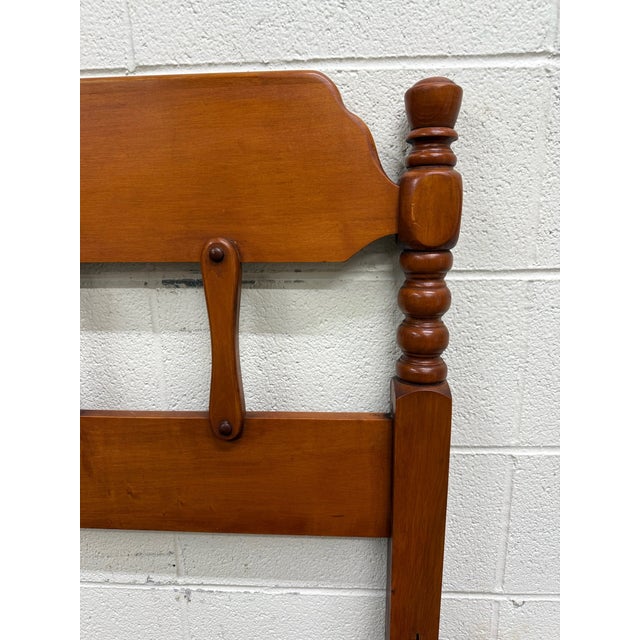 Vintage Full Size Early American Colonial Style Maple Spindle Low Poster Bed For Sale In Kansas City - Image 6 of 10