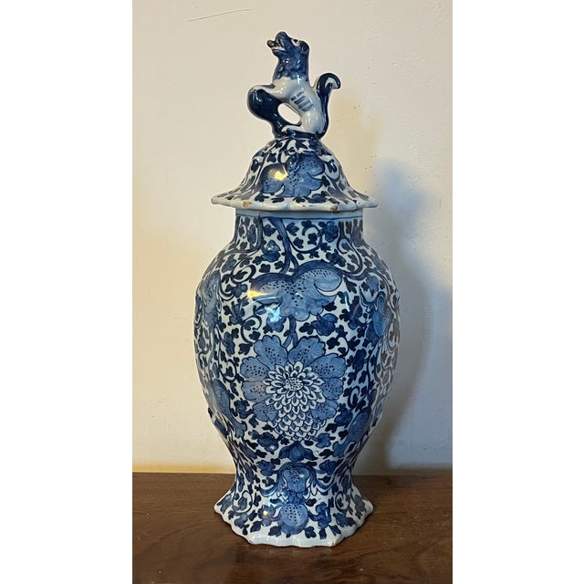 Antique 18th Century Blue & White Delft Vase With Figural Lion Lid in the Chinoiserie Style by the De Porceleyne Bijl Factory Circa 1775 For Sale - Image 4 of 15