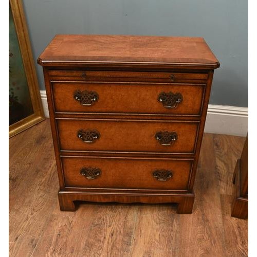 Georgian Revival Bedside Cabinets in Walnut, Set of 2 For Sale - Image 3 of 11