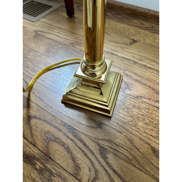 Late 20th Century Classic Polished Brass Table Lamp With Empire Shade – Traditional Neoclassical Style For Sale In Richmond - Image 6 of 6
