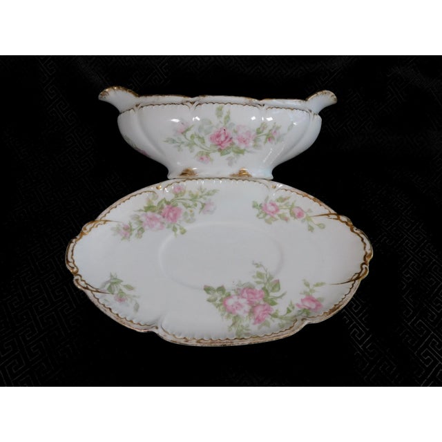 This is a gravy boat and underplate by Gerard, Dufraisseix & Abbot of Haviland Limoges. The gravy boat and underplate are...