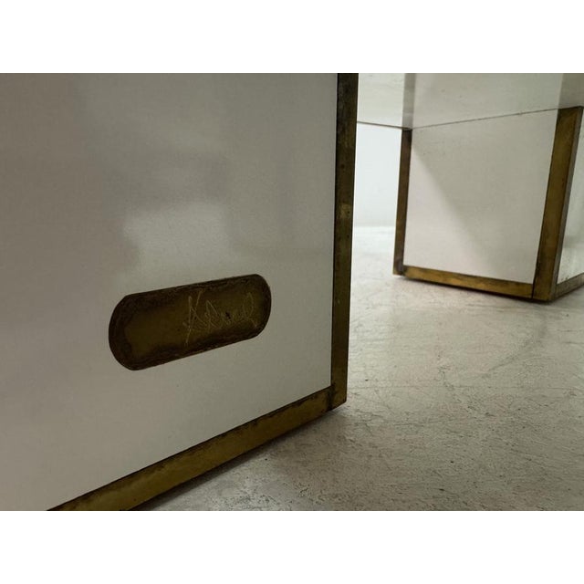 White Bedside Tables with Brass Banding by Alain Delon for Maison Jansen, 1970s, Set of 2 For Sale - Image 14 of 17