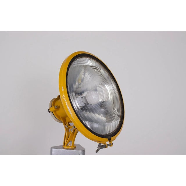 Industrial Tripod Spotlight from Holophane, 1960s For Sale - Image 6 of 18