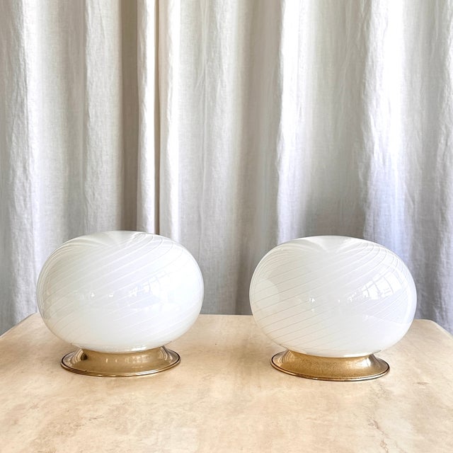 White Swirl Murano Glass Table Lamp with Brass Bases, 1970s For Sale - Image 4 of 18