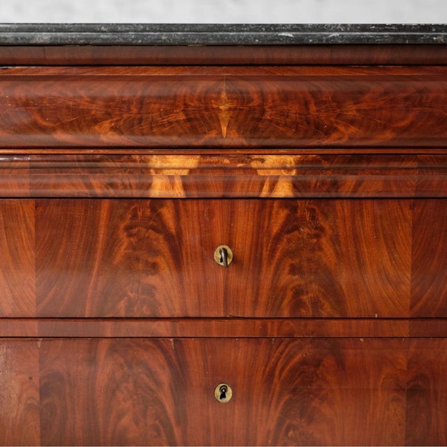 Brown 1850s French Louis Philippe Period Marble Top Commode For Sale - Image 8 of 10