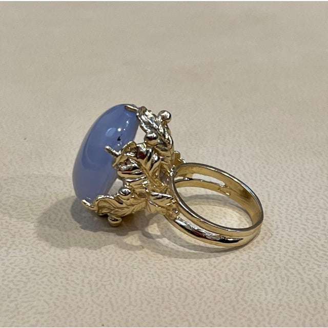 Metal 21 Carat Oval Shape Calcidonia Cocktail Ring 14 Karat Yellow Gold Hand Made For Sale - Image 7 of 18