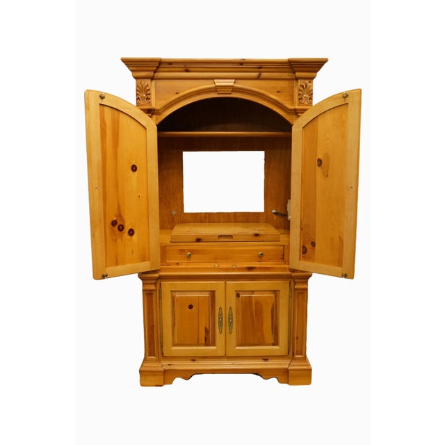 20th Century French Country Lexington Furniture Solid Pine 48" Tv Media