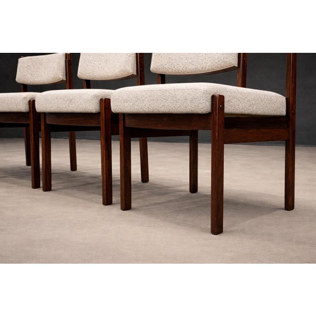 Sergio Rodrigues Sergio Rodrigues, 1959. Eight Tiao chairs in Rosewood (2 armchairs + 6 chairs) - Lot 893-894 For Sale - Image 4 of 17
