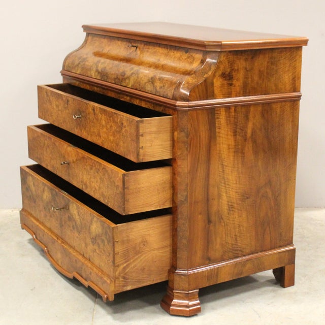 Walnut Drop-Leaf Chest of Drawers, 19th Century For Sale - Image 9 of 18
