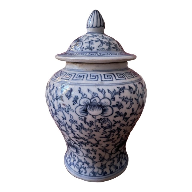19th C. Petite Blue and White Chinese Porcelain Temple Ginger Jar For Sale